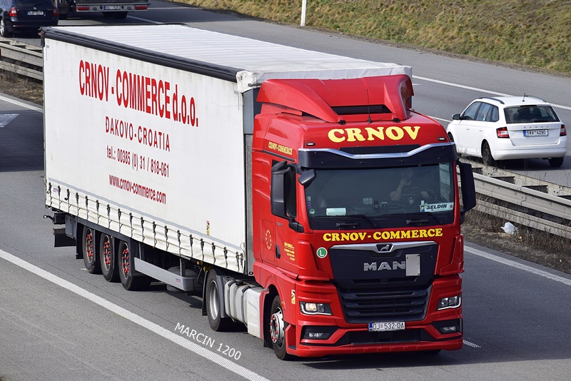 _DSC2630 CRNOV-COMMERCE-crop-MAN TGX II.JPG