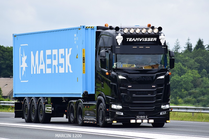 _DSC0129 TEAMVISSER-crop-MAERSK-SCANIA S V8.JPG