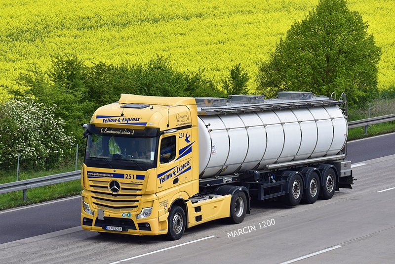 _DSC4783 Yellow Express-crop-ACTROS MP5.JPG