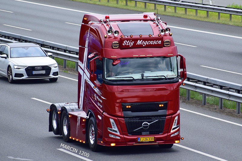 _DSC9433 Stig Mogensen-crop-VOLVO FH AERO.JPG