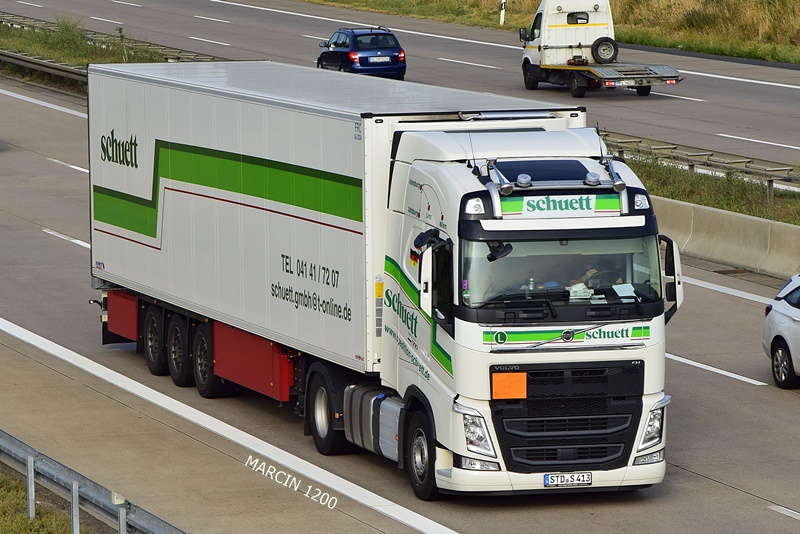_DSC3097-crop-Schuett-VOLVO FH4.JPG