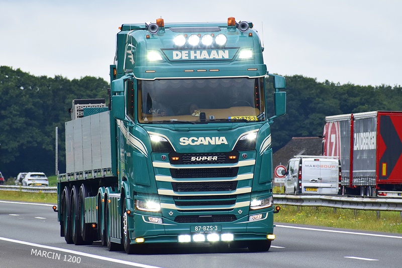 _DSC9985 DE HAAN-crop-SCANIA S V8 SUPER.JPG