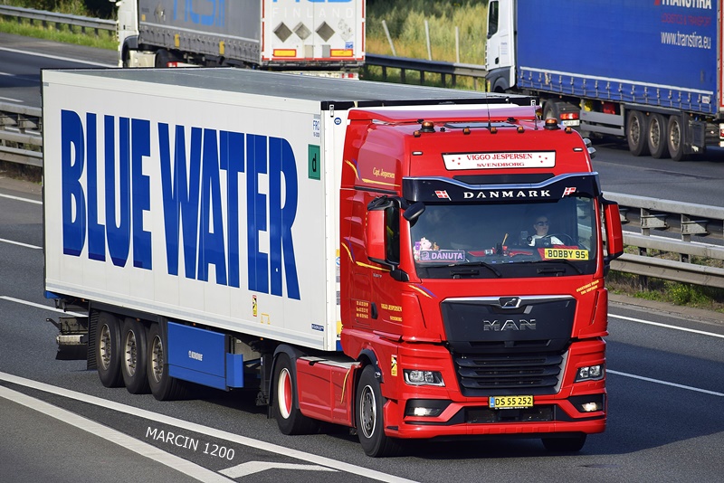 _DSC8400 VIGGO JESPERSEN-crop-MAN TGX II.JPG