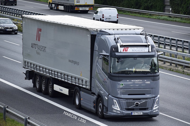 _DSC7817 AT ROGALSCY-crop-VOLVO FH AERO.JPG