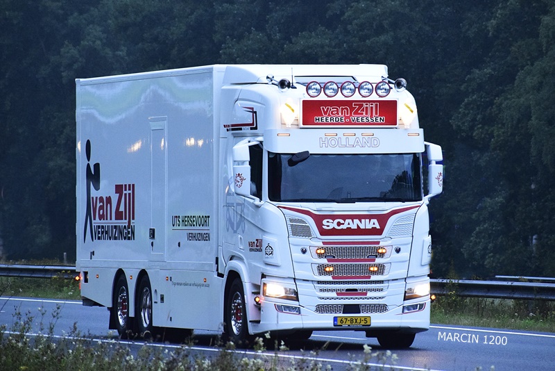 _DSC9581 VAN ZIJL VERHUIZINGEN-crop-SCANIA R NG.JPG