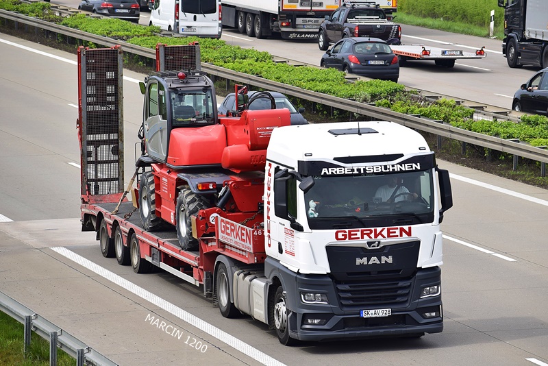 _DSC4684 GERKEN-crop-MAN TGX II.JPG