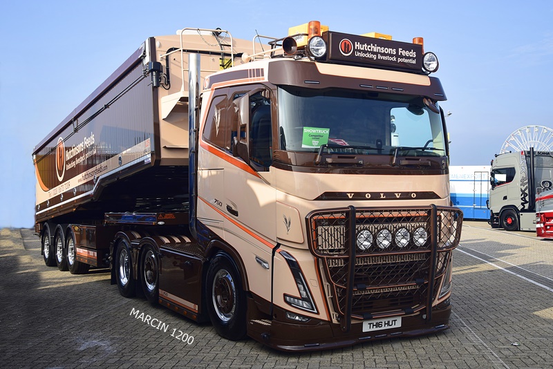 _DSC1288 HUTCHINSONS FEEDS-crop-VOLVO FH5.JPG