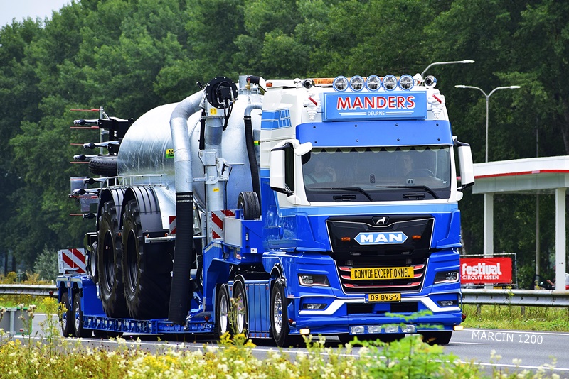 _DSC0607 MANDERS-crop-MAN TGX II.JPG