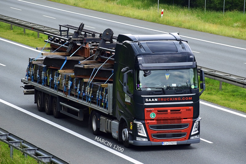 _DSC4489-crop-SAAN TRUCKING-VOLVO FH4.JPG
