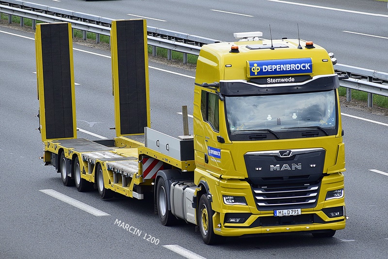 _DSC9410 DEPENBROCK-crop-MAN TGX II OPTIVIEW.JPG