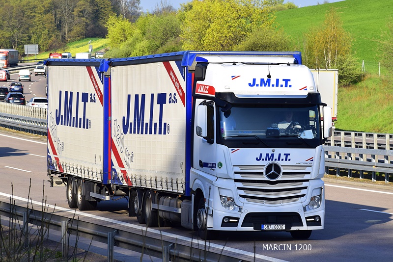 _DSC2725 J.M.I.T.-crop-ACTROS MP4.JPG