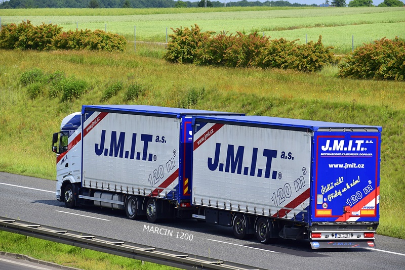 J.M.I.T.-crop-DAF XG.JPG