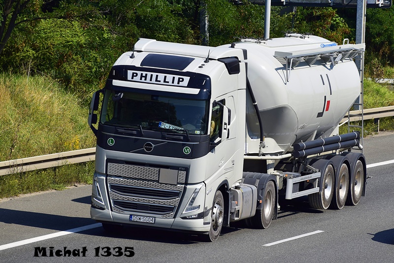 _DSC1774-crop PHILLIP VOLVO.JPG