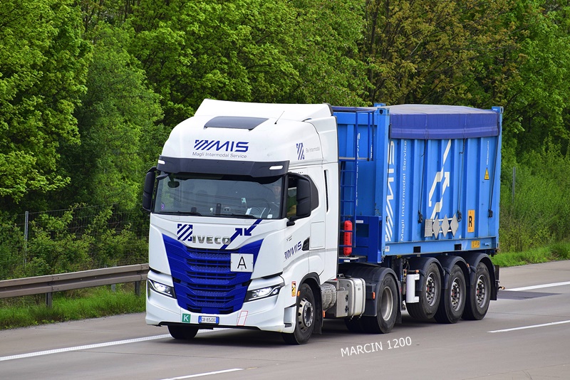 _DSC5591 MIS-crop-IVECO S-WAY.JPG