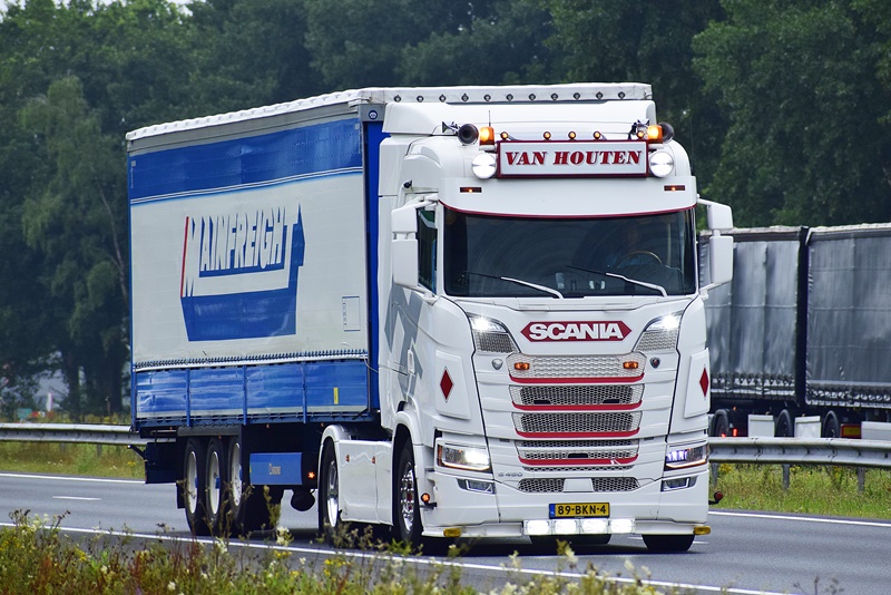 _DSC9750 VAN HOUTEN-crop-SCANIA S450.JPG