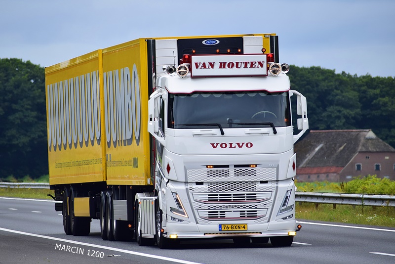 _DSC0222 VAN HOUTEN-crop-VOLVO FH5-25,25m.JPG