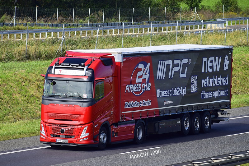 _DSC2227-crop-TOMI TRANS-VOLVO FH AERO.JPG