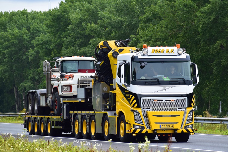 _DSC0334 BOER B.V.-crop-VOLVO FH4-MACK.JPG