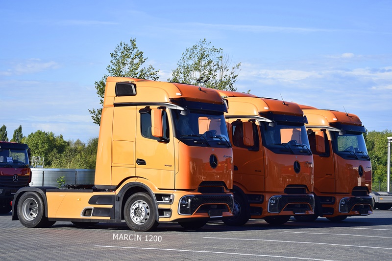 _DSC2037 ActrosL ProCabin-crop-DESY.JPG