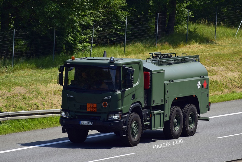 _DSC00011 (1114) WOJSKO PL-crop-SCANIA P450 NG.JPG