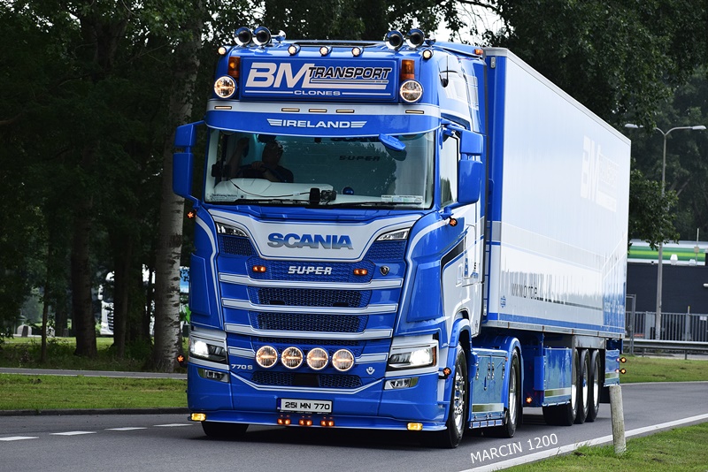 _DSC9756 BM TRANSPORT-crop-SCANIA S770 V8.JPG