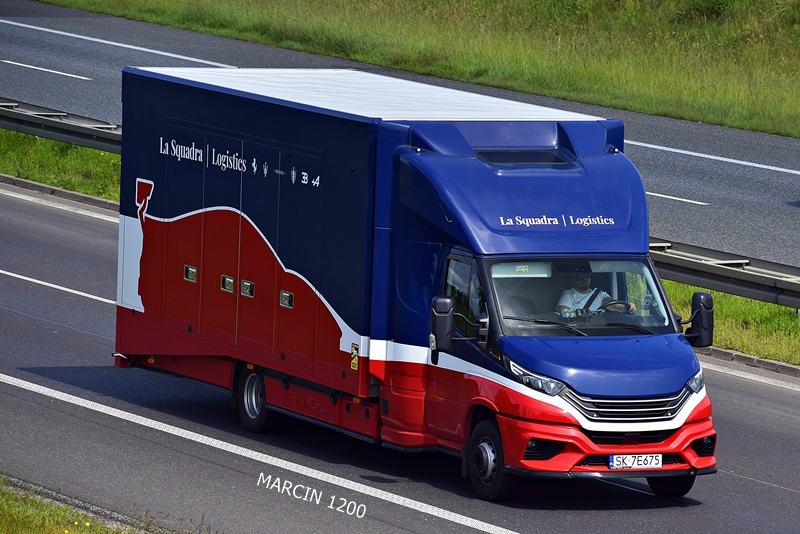 BUS IVECO (4)-crop-LA SQUADRA LOGISTICS.JPG