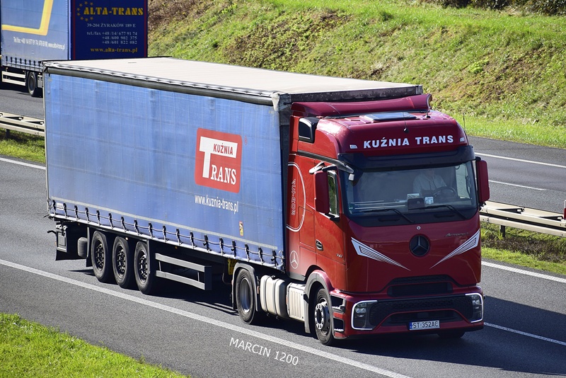 _DSC2062 KUŹNIA TRANS-crop-Mercedes-Benz ActrosL ProCabin.JPG