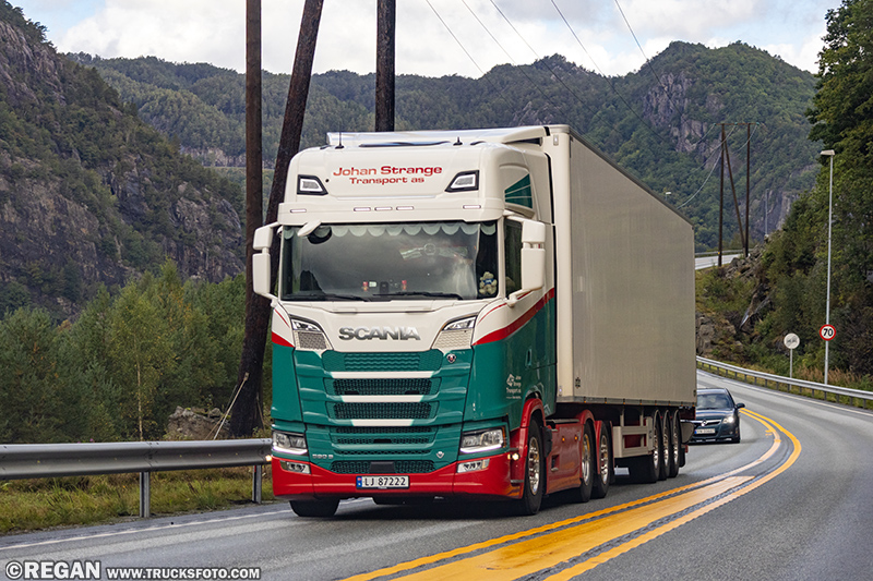 Scania 590S V8 - Johan Strange Transport.jpg