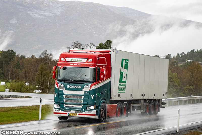 Scania R660 V8 - Jorgen Bertelsen.jpg