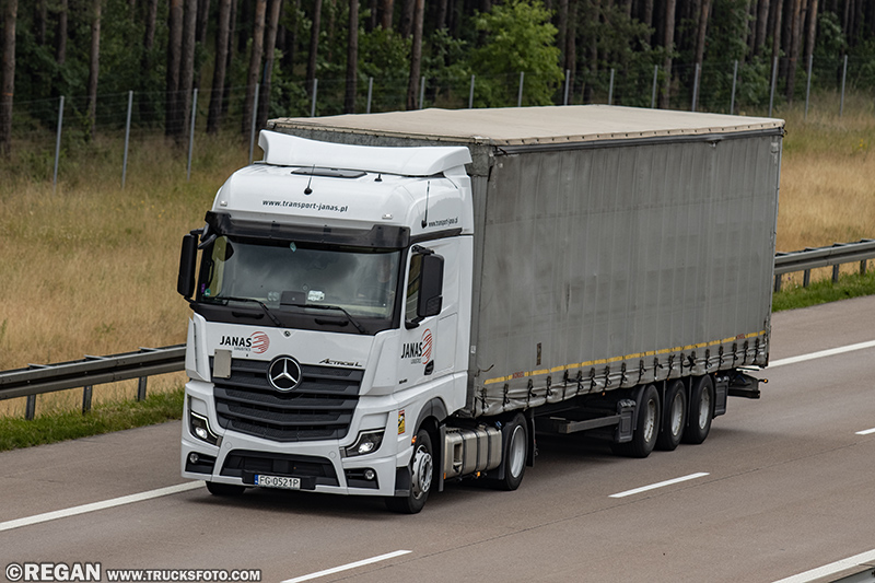 Mercedes-Benz Actros L Janas.jpg