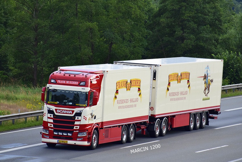 _DSC8206 Frank de Ridder-crop-SCANIA S-25,25m.JPG