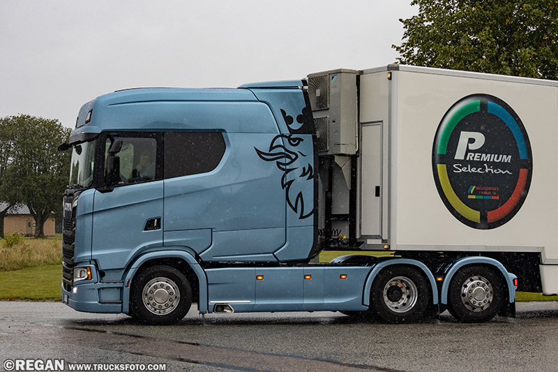 Scania 730S V8 Longline (2).jpg