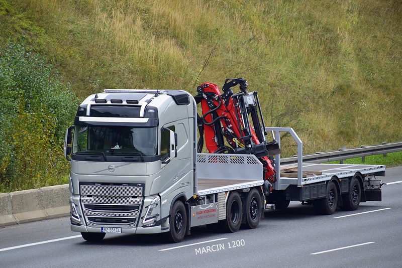 _DSC6949-crop-Falkon International-VOLVO FH5.JPG