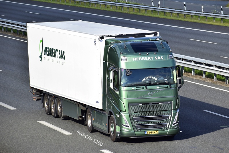 _DSC8020 Herbert SAS-crop-VOLVO FH5.JPG