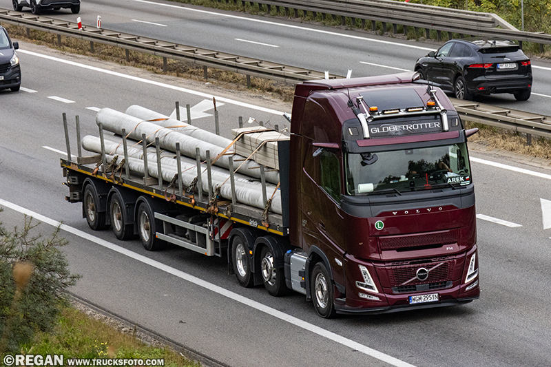 Volvo FH Aero 6x2 - Strunobet.jpg
