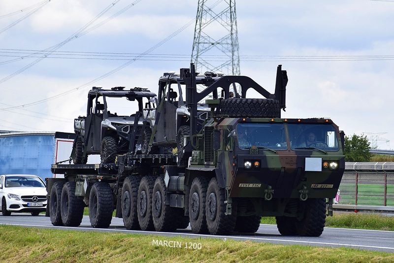 WOJSKO ZAGRANICA (11)-crop-Oshkosh M1074A1 PLS 10x10.JPG