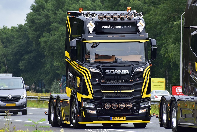 _DSC0420 VERSTEIJNEN TRUCKS-crop-SCANIA S660 V8 VLASTUIN.JPG