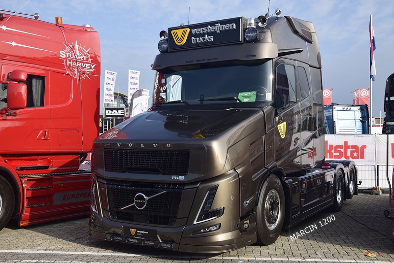 _DSC1287 VERSTEIJNEN TRUCKS-crop-VOLVO VT AERO VLASTUIN.JPG