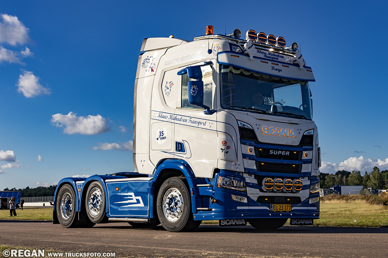 Scania 420R Super - Klaus Michaelsen.jpg