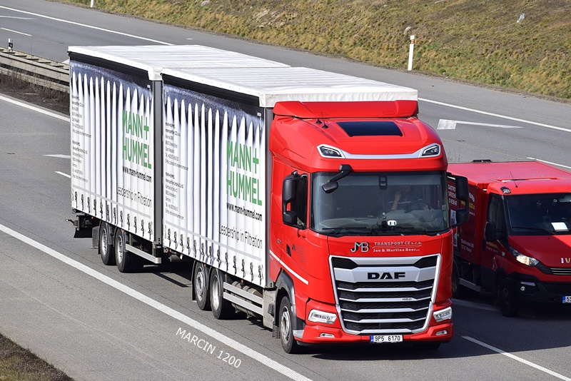 _DSC2439 JMB JAN&MARTINA BEER-crop-DAF XG.JPG