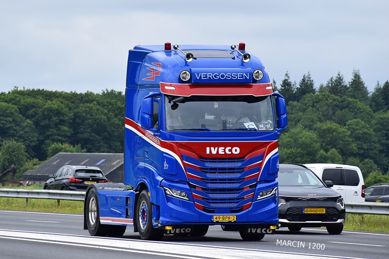 _DSC0174 VERGOSSEN-crop-IVECO S-WAY.JPG