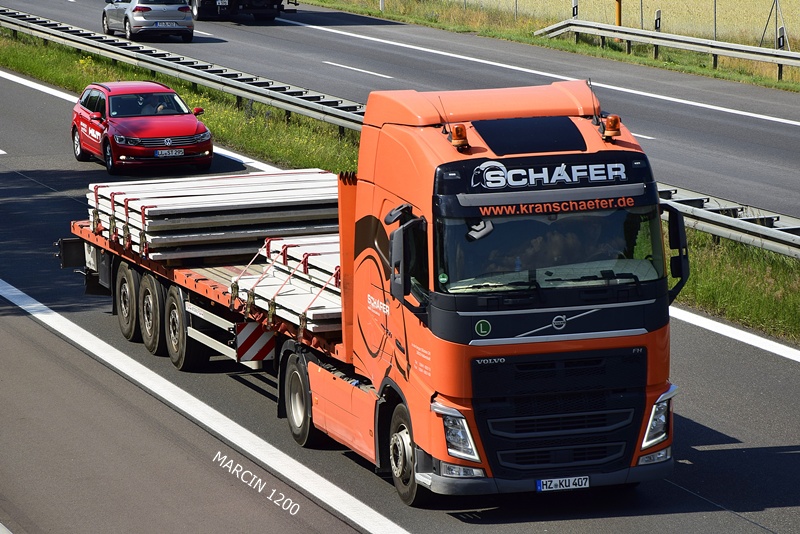 _DSC2043 SCHAFER-crop-VOLVO FH4.JPG