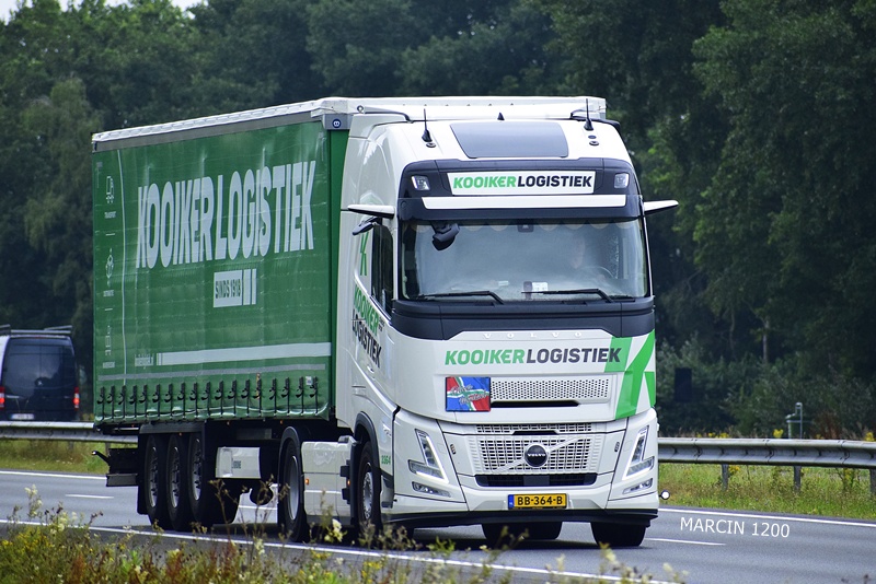 _DSC9769 KOOIKER LOGISTIEK-crop-VOLVO FH AERO.JPG