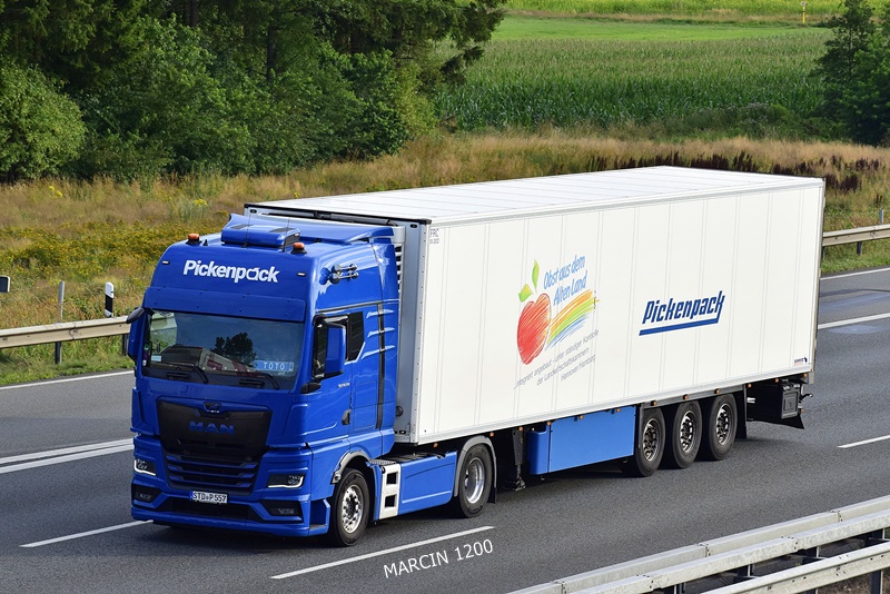 _DSC8136 PICKENPACK-crop-MAN TGX II.JPG