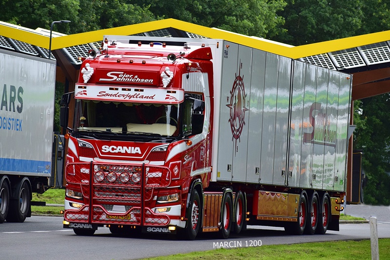 _DSC9792 SEJER&SONNICHSEN-crop-SCANIA R NG.JPG