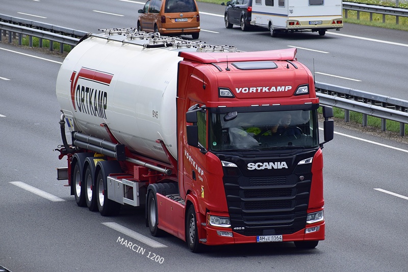 _DSC8730 VORTKAMP-crop-SCANIA S460.JPG