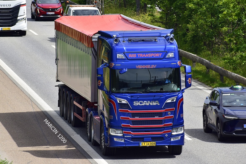 _DSC4816 RIIS TRANSPORT-crop-SCANIA R580 V8.JPG