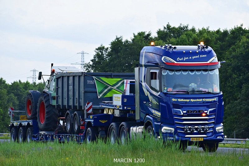_DSC1168 JOS TOLKAMP SPECIAAL TRANSPORT-crop-DAF XF.JPG