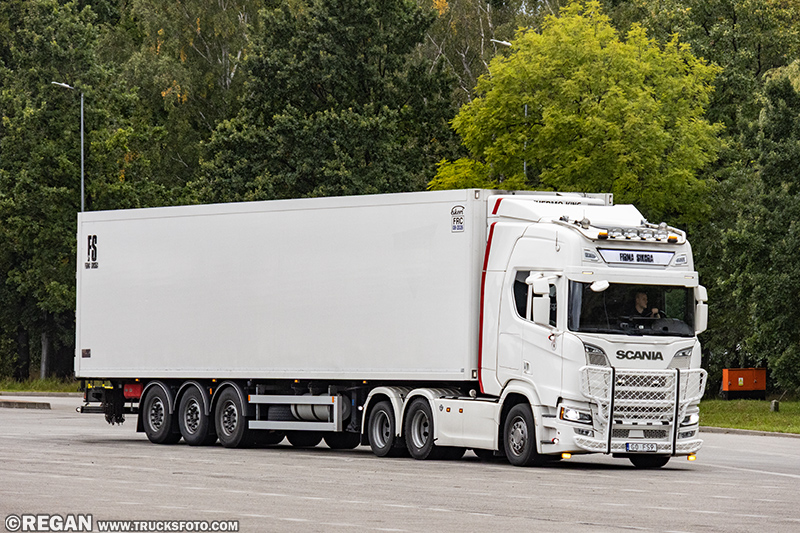 Scania V8 - Firma Sikora.jpg