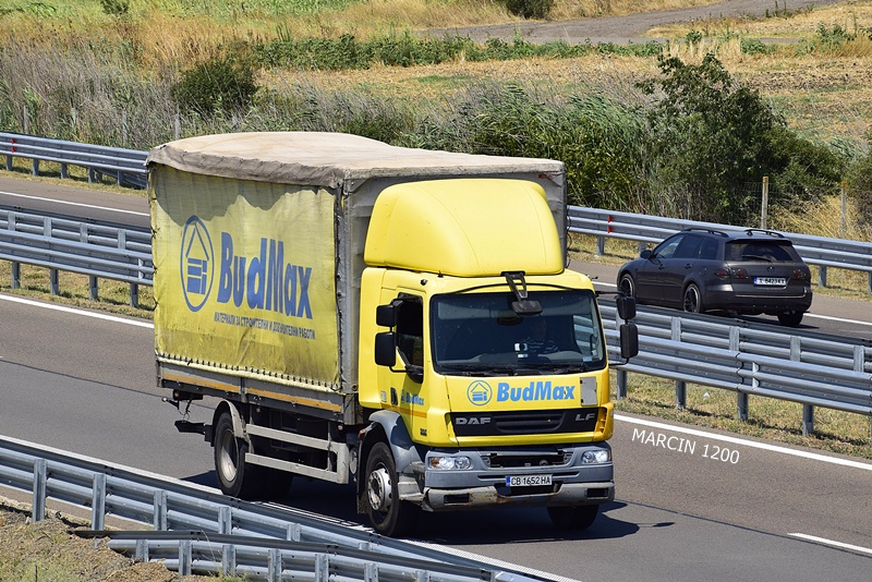 _DSC5390-crop-BUDMAX - DAF LF.JPG